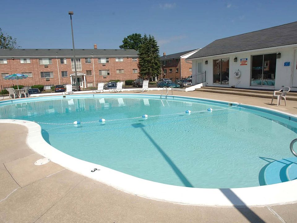 Swimming Pool and Sun Deck