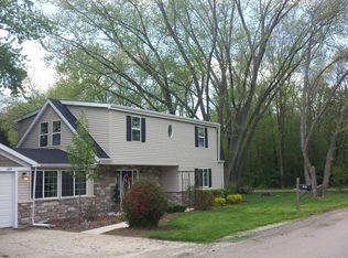 419 Sweitzer Rd, Algonquin, IL 60102