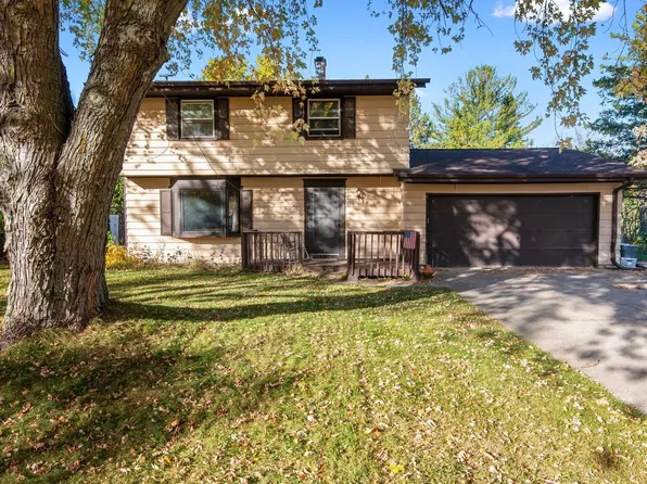 106 West Fransee LANE, Saukville, WI 53080