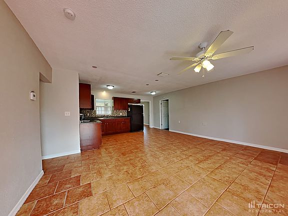 3rd image of 1915 38th Ave N