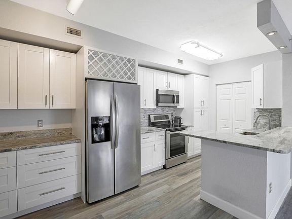 3rd image of 6330 Aragon Way APT 204