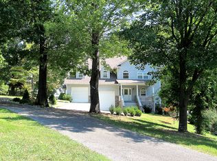 364 Shanghai Landing Ln, La Follette, TN 37766