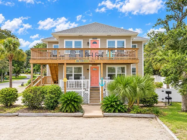 3908 Seaview St., North Myrtle Beach, SC 29582