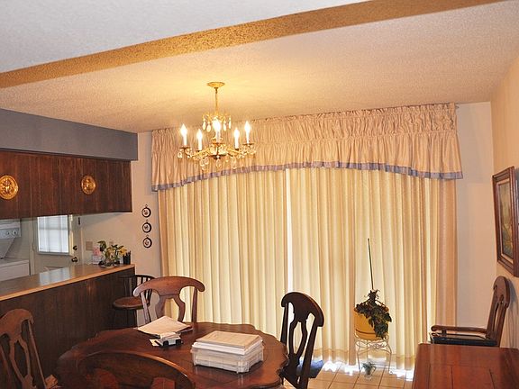 5th image of 2492 University Ave