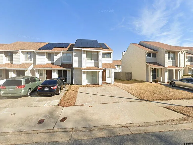 3853 Chimney Creek Dr — Photo 1