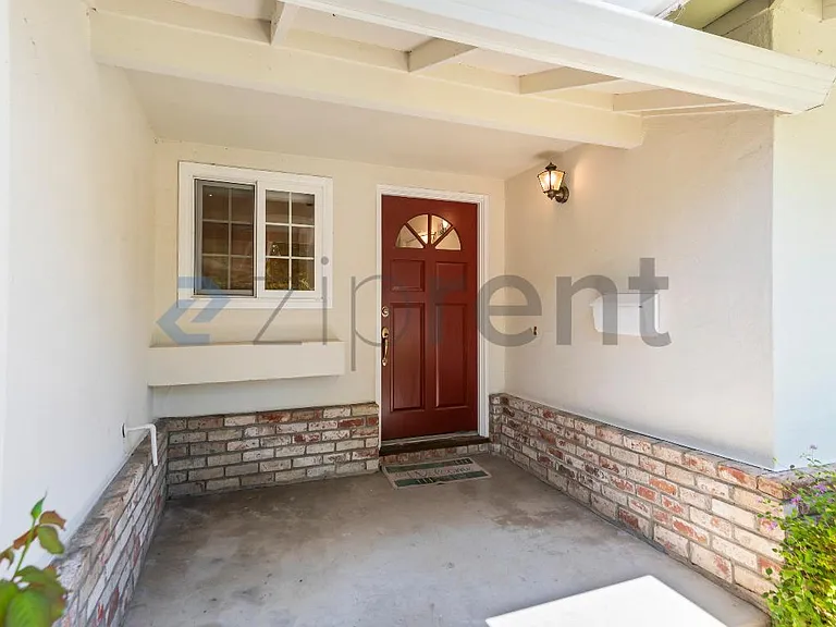 1075 Kildare Ave — Photo 3