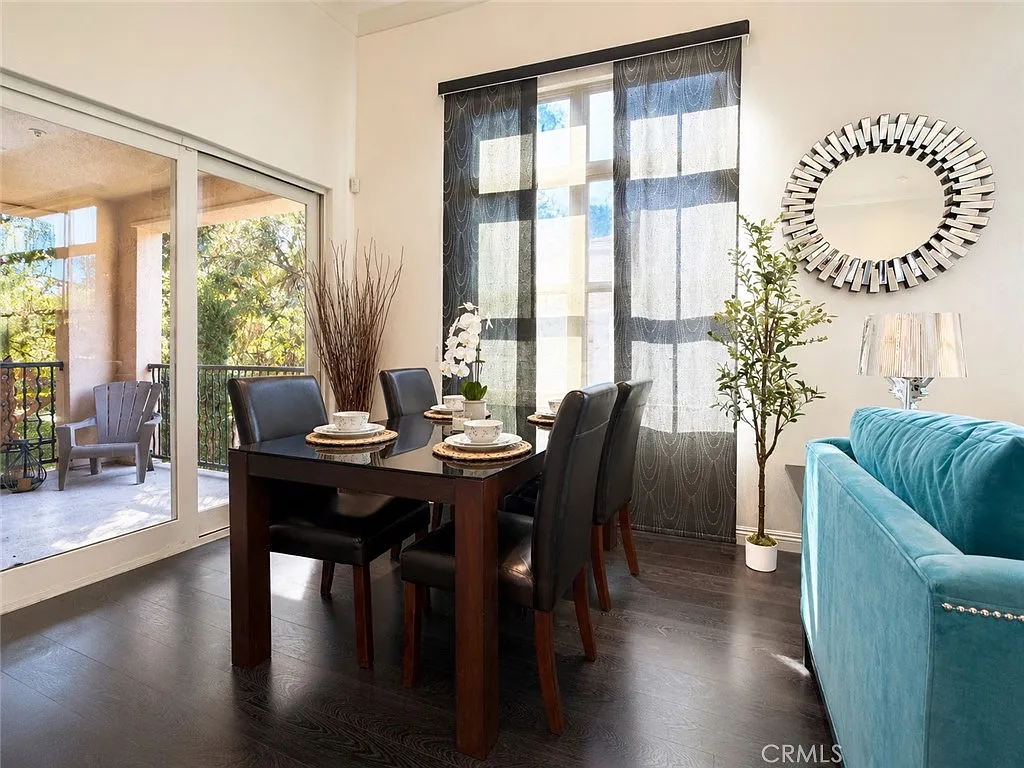 2 bed, 1290 sqft, $4,200 — Photo 4