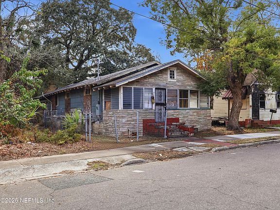 3rd image of 1318 W 5TH Street