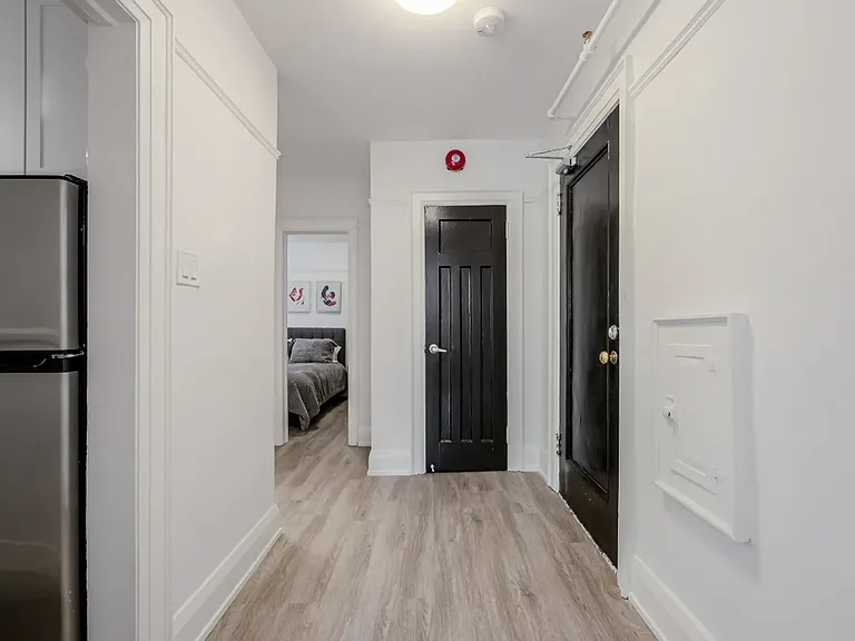 210 Wychwood Ave #10 — Photo 16