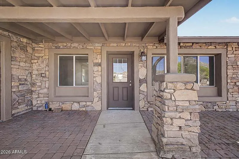 4 bed, 2.0 bath, 1998 sqft, $2,590 — Photo 3