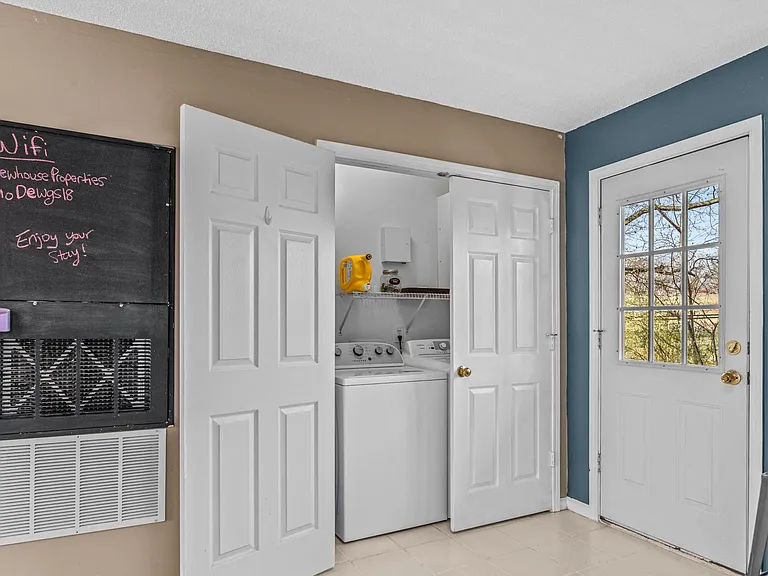 100 Woodstone Dr #18 — Photo 9