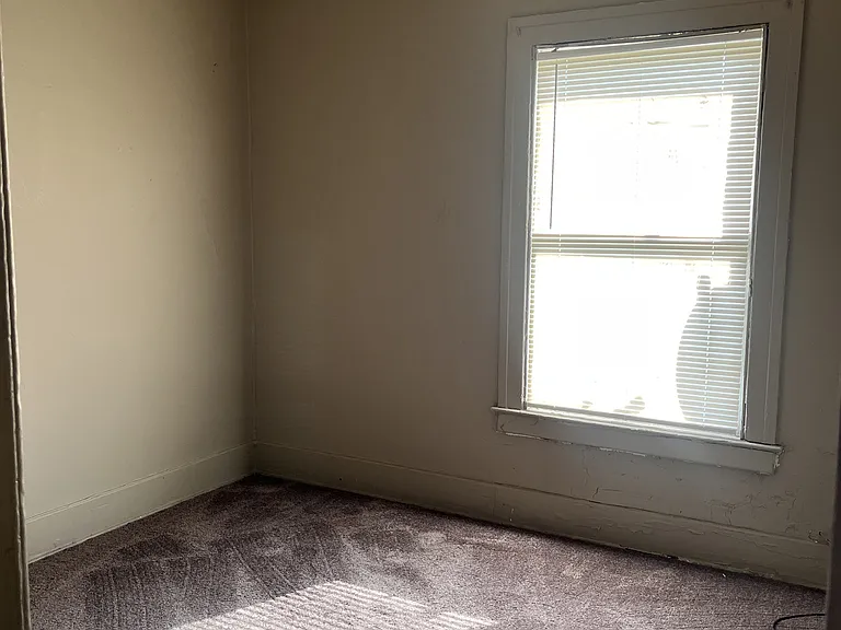 1628 Gladstone St #2 — Photo 4