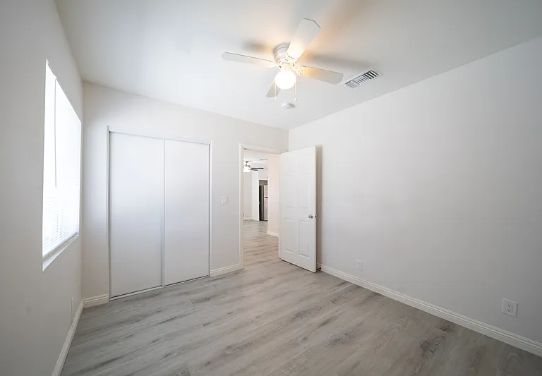 120 E Shady Grove Dr — Photo 10