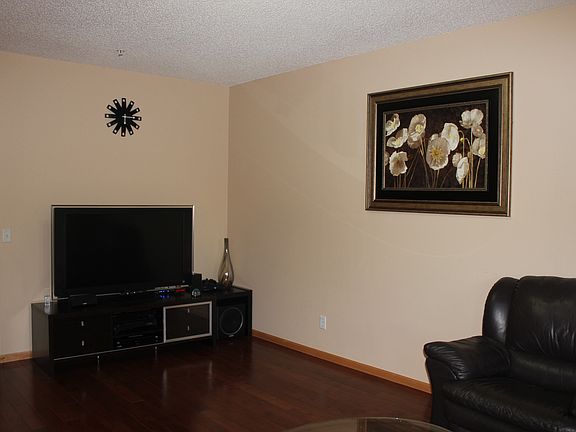 2nd image of 15500 Lilac Dr