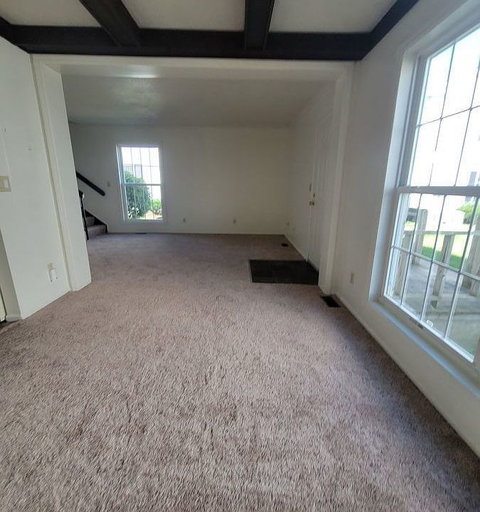 1st image of 9 Revere Ln