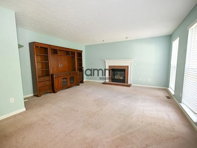 8728 Breckenridge Oval — Photo 8