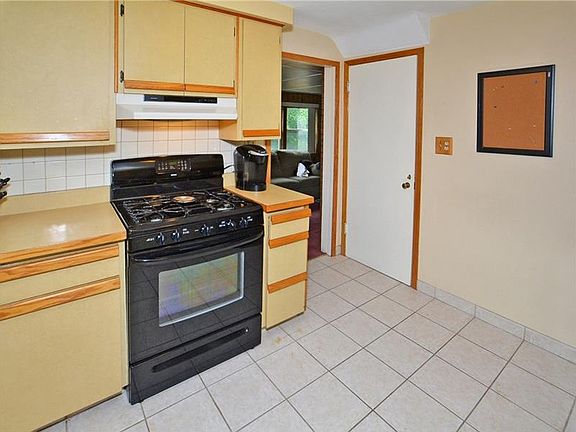 4th image of 1420 Barbara Dr