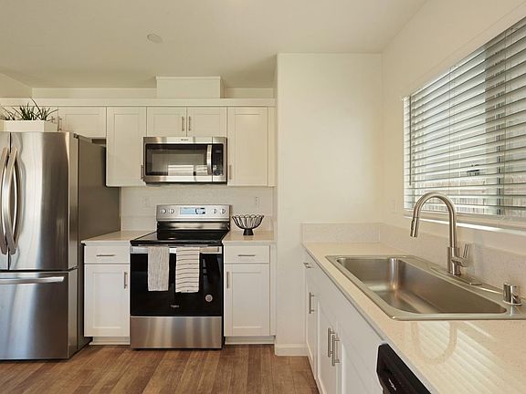5th image of 437 Rainbow Falls Ln