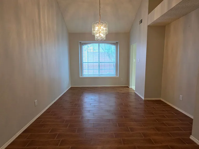 1268 Topeka Dr — Photo 10