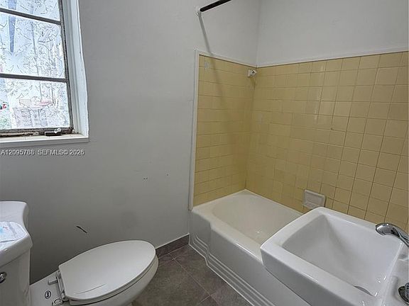 5th image of 558 SW 7th St #8
