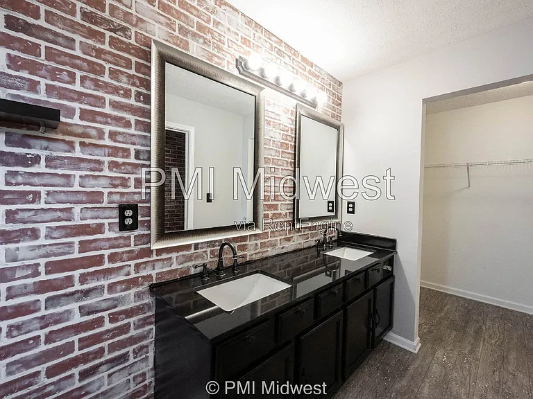 2526 Copper Hill Dr — Photo 37