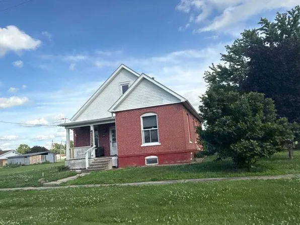 108 South St, Morrisonville, IL 62546