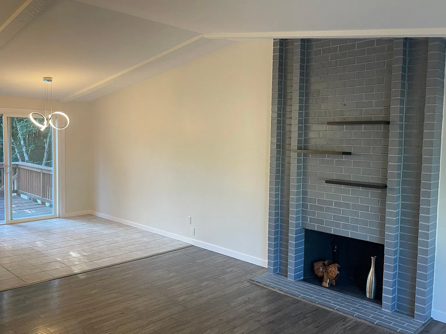 5 bed, 2025 sqft, $4,650 — Photo 4