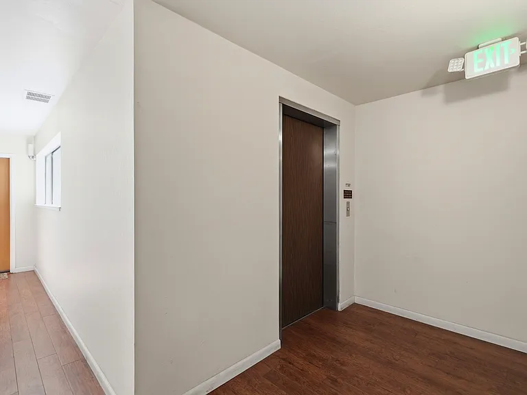 444 Merritt Ave #202 — Photo 21