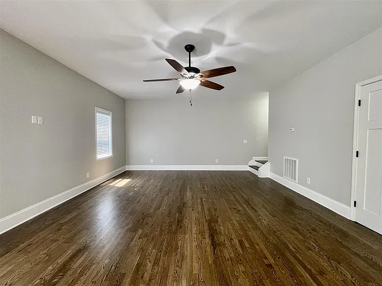 80 Lakeview Dr E — Photo 11