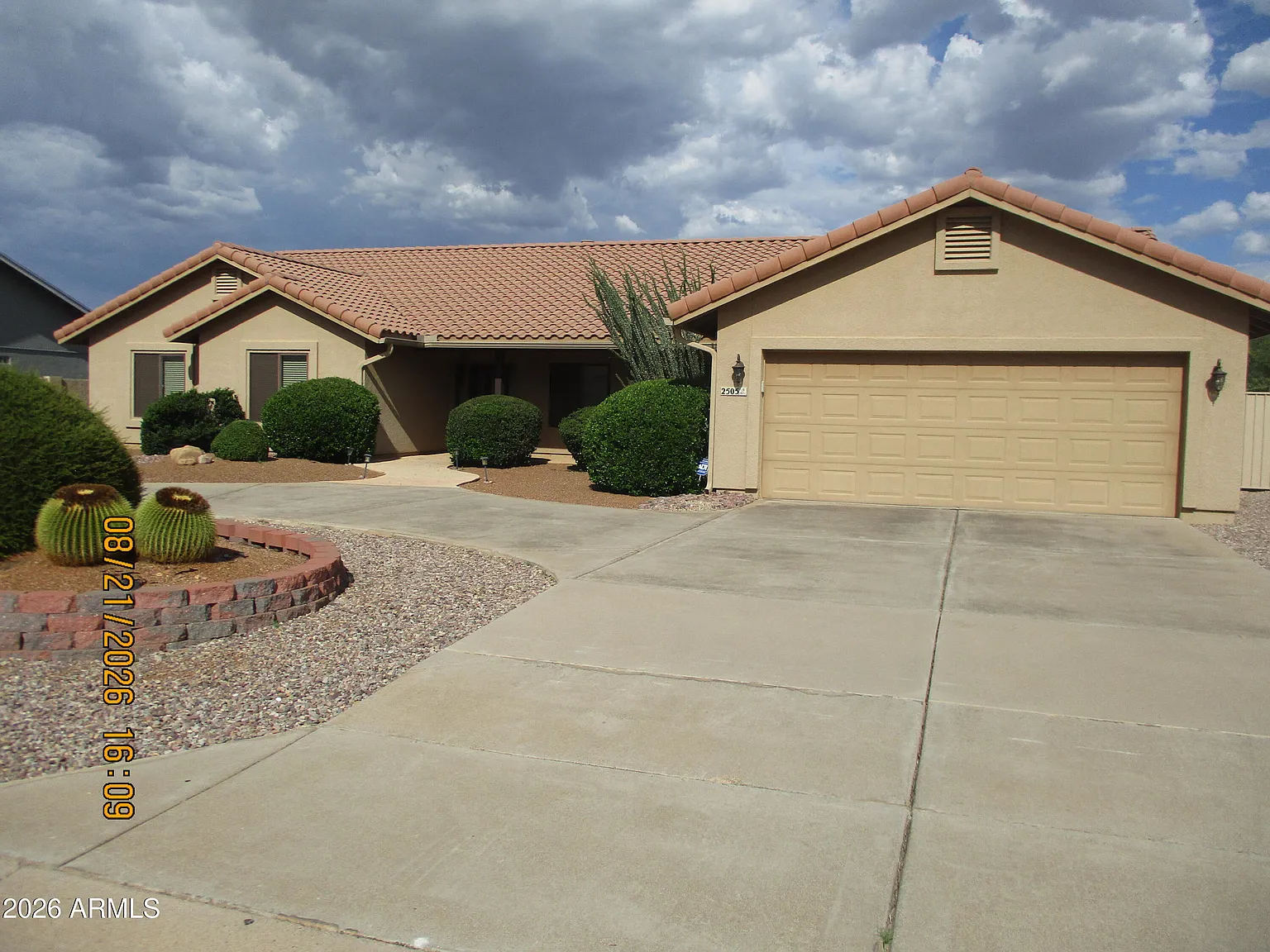 4 bed, 2.0 bath, 2494 sqft, $2,600 — Photo 2