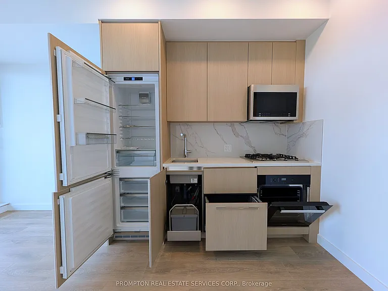 18 Esther Shiner Blvd #2207 — Photo 4