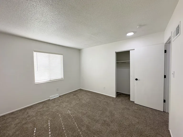 Kingsridge East Apartments — Photo 9