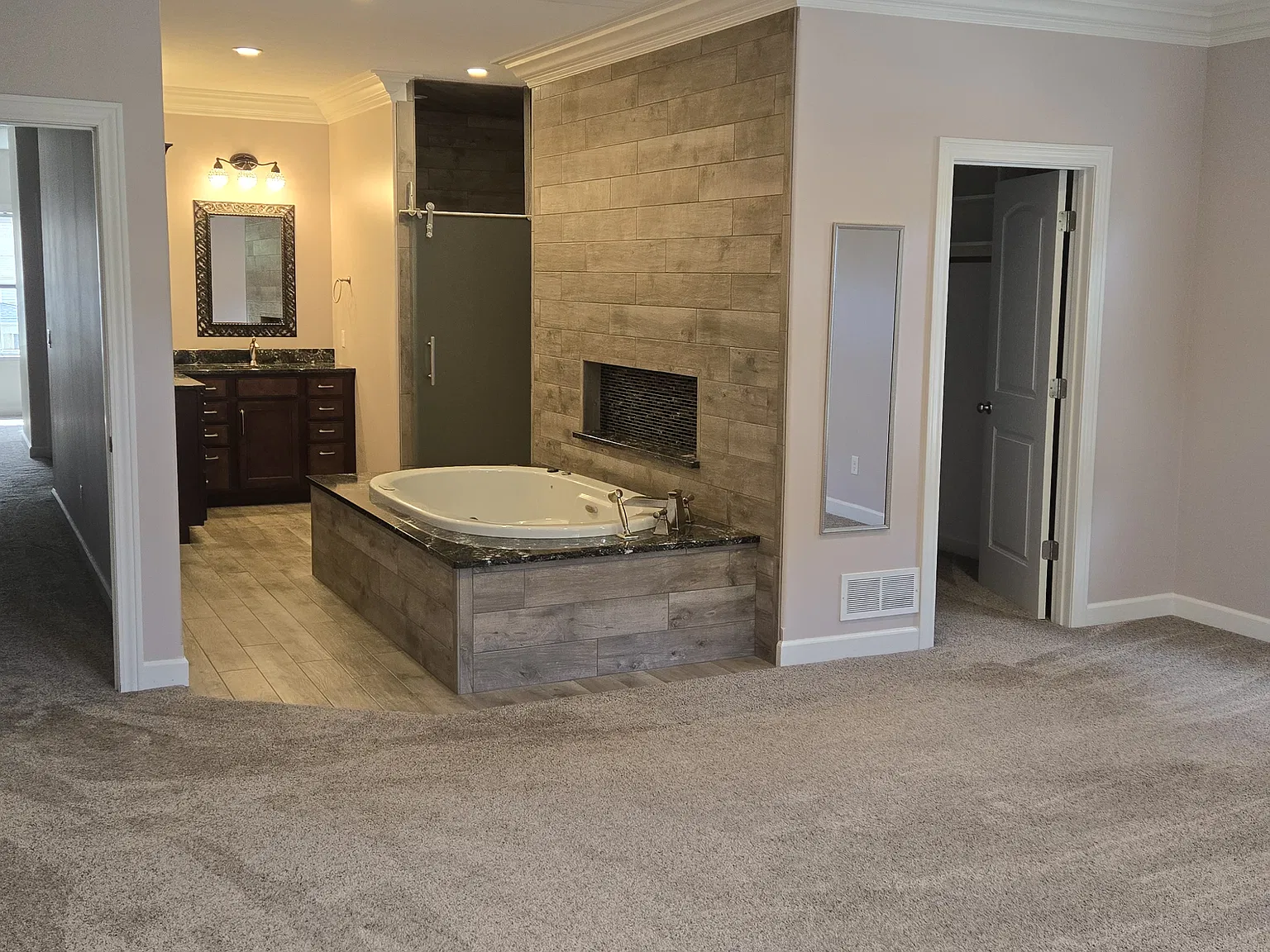 3 bed, 2.5 bath, 2500 sqft, $2,800 — Photo 4