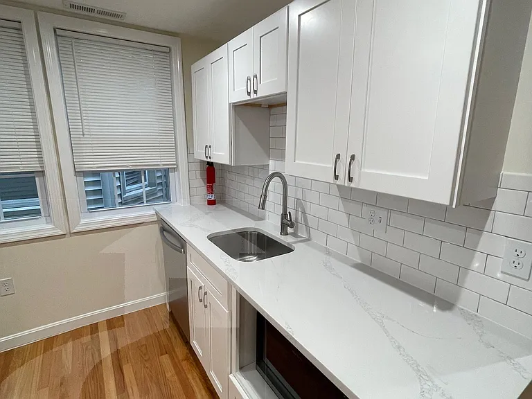 81 Moreland St — Photo 7