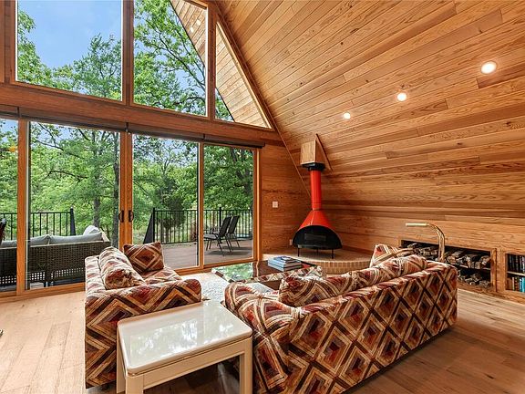 5th image of 5706 Point La Vis