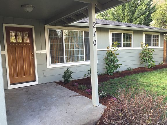 3rd image of 210 Oaklawn Ave