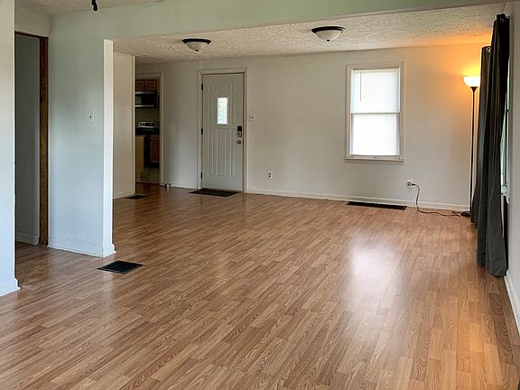 3rd image of 221 N Bennett Ave