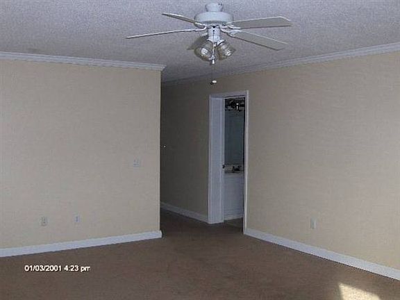 19076 Crestwick LR#2