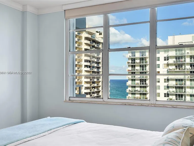 5700 Collins Ave #15D — Photo 11