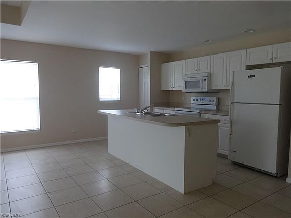 5th image of 227 SE 23rd Pl