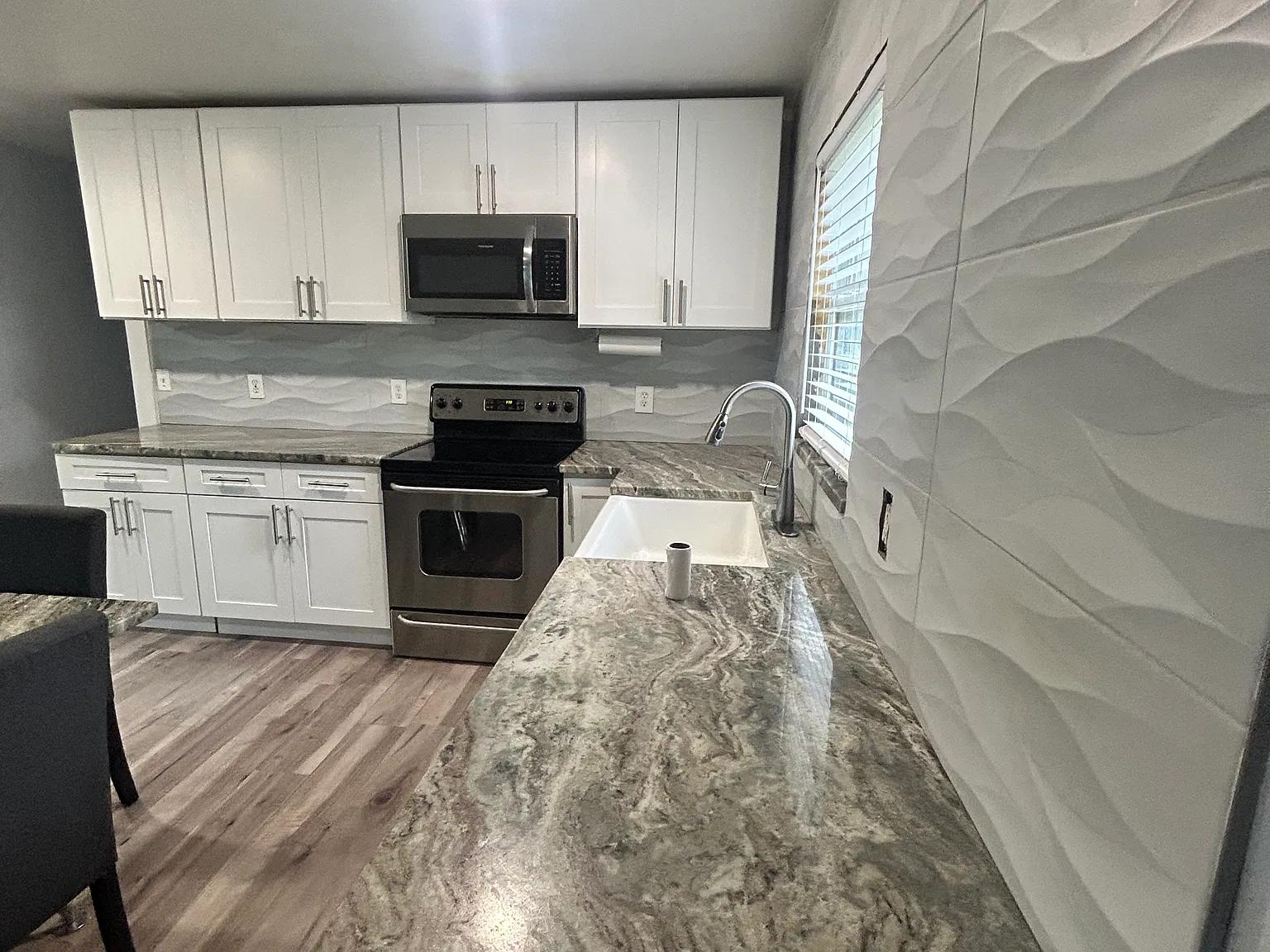 3 bed, 1275 sqft, $2,500 — Photo 4