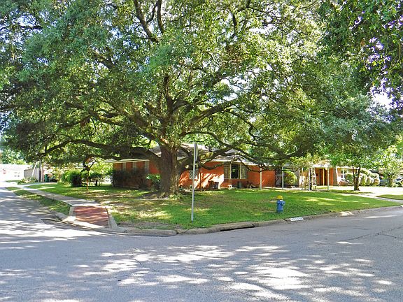 4th image of 2203 Gardenia Dr