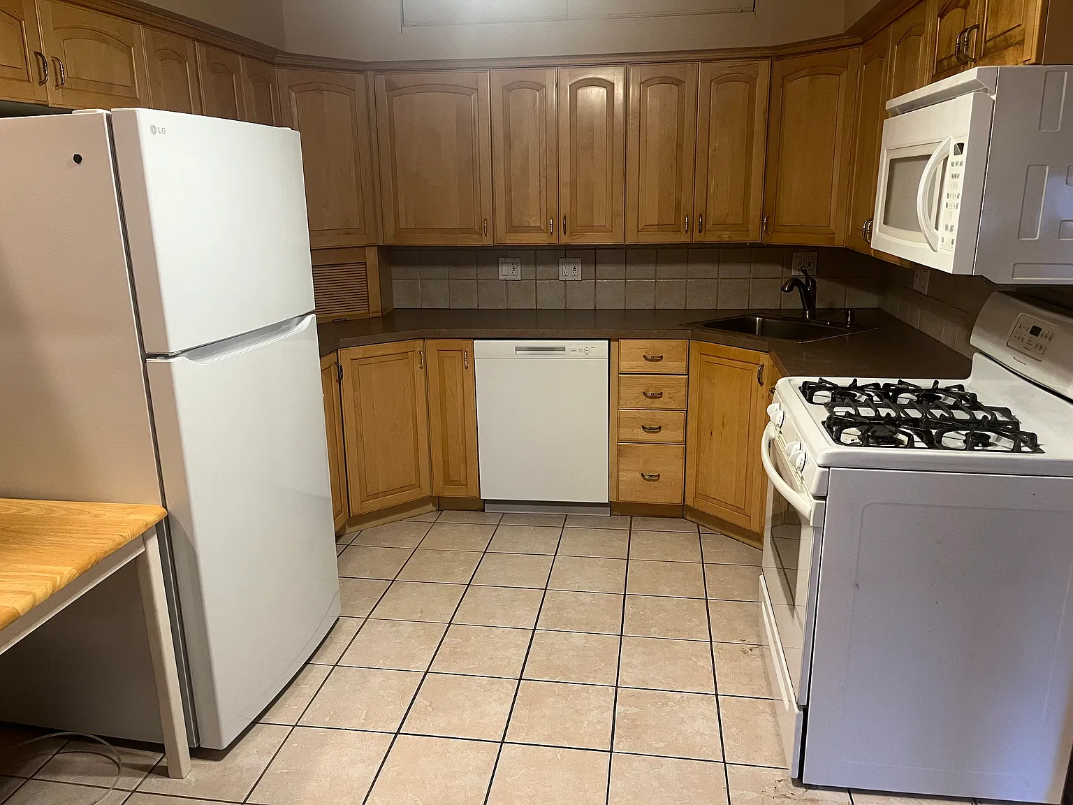 3 bed, 1.5 bath, $1,800 — Photo 3
