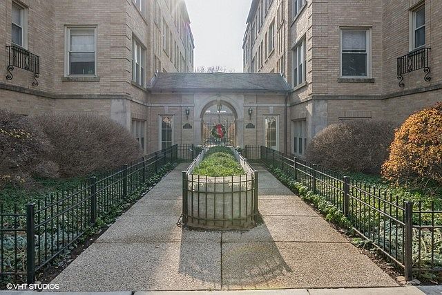 1st image of 1733 W Balmoral Ave APT 1C