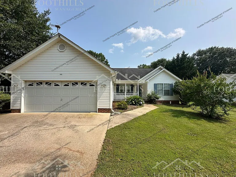 1003 Ravenswood Dr — Photo 1