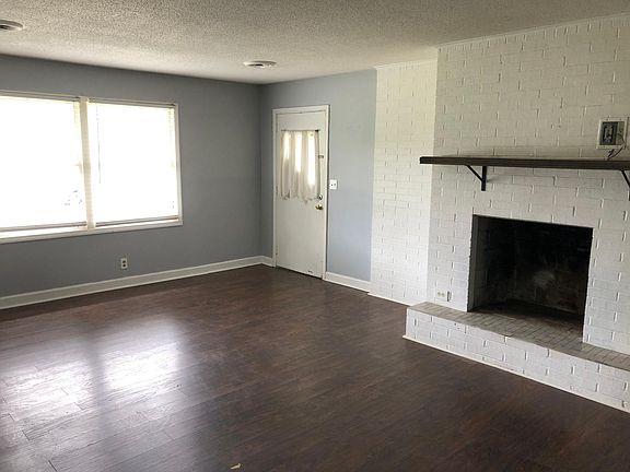 2nd image of 3200 W Cypress Dr