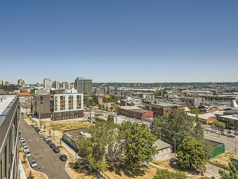 Welcome to AV Lofts! Beautiful views plus in-unit laundry! Up to 8 weeks free! — Photo 11
