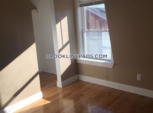 9 Rice St #8, Brookline, MA 02445