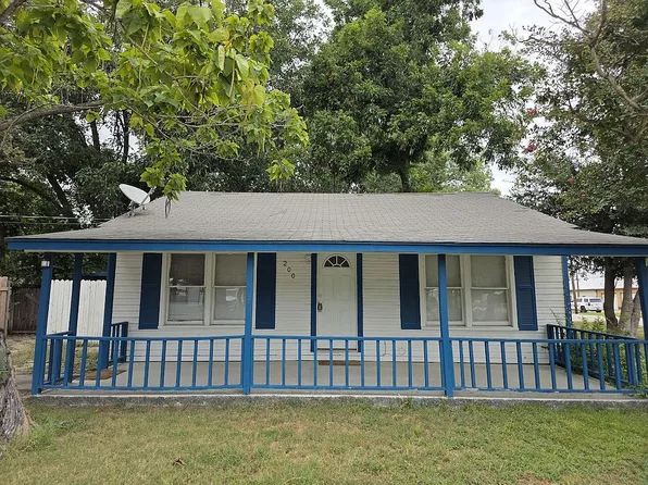 200 N 1st St, Thorndale, TX 76577