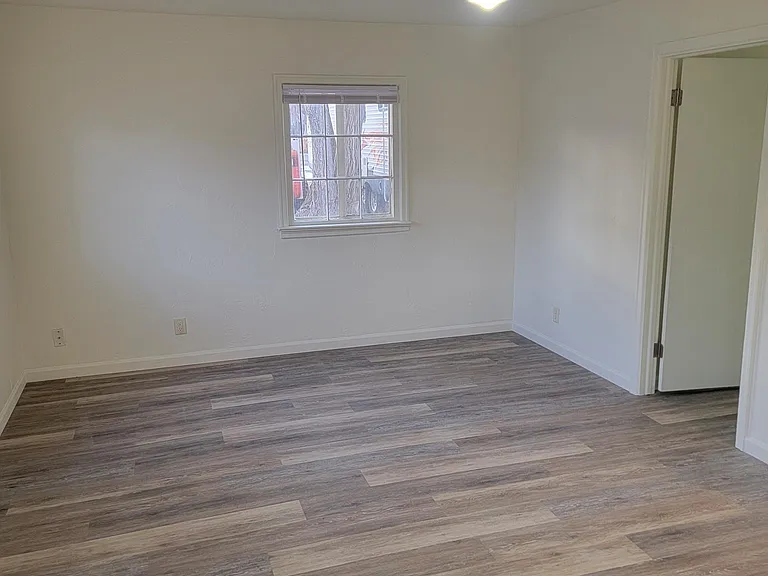 521 E Jefferson St — Photo 19